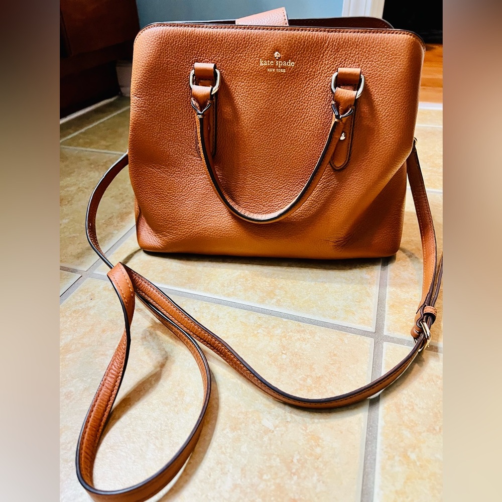Camel colored medium sized Kate Spade handbag. Excellent, clean condition.
